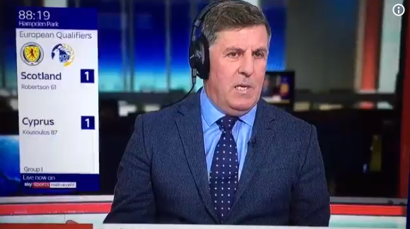 Droge Schotse analist gaat viral na winnende goal in extremis: 'A corner. Goal'