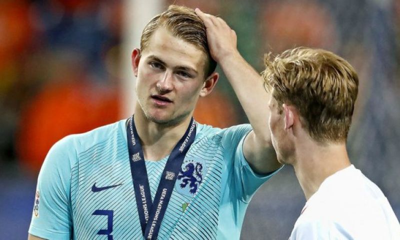 'Wat hebben de spelers van Ajax gedaan dat ze voor tachtig miljoen vertrekken?' Afbeelding: 'Wat hebben de spelers van Ajax gedaan dat ze voor tachtig miljoen vertrekken?'