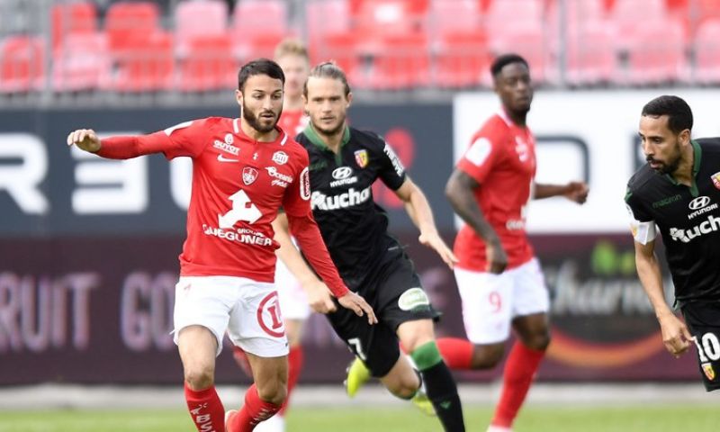 Rel in Algerije: blote kont kost middenvelder deelname aan Afrika Cup Afbeelding: Rel in Algerije: blote kont kost middenvelder deelname aan Afrika Cup