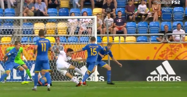 Dramatisch slot op WK: ex-PSV'er Scamacca scoort met wondervolley, VAR grijpt in