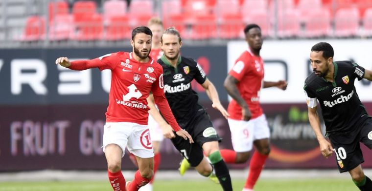 Rel in Algerije: blote kont kost middenvelder deelname aan Afrika Cup