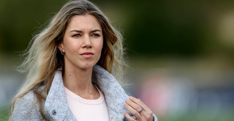 Teeuwen gaat viral met grof vrouwenvoetbal-liedje: 'Kan hier wel om lachen'