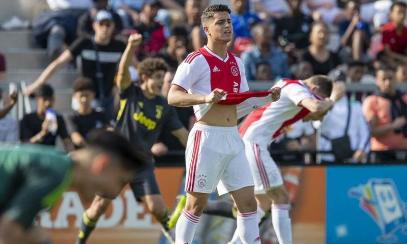 Twijfelend Ajax-talent (17) is eruit: Vitesse haalt weer jeugdspeler uit Amsterdam Afbeelding: Twijfelend Ajax-talent (17) is eruit: Vitesse haalt weer jeugdspeler uit Amsterdam