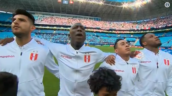 Schitterend: spelers Peru zingen de longen uit hun lijf voor halflege tribunes
