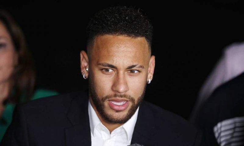 Breaking news van L'Equipe: Paris Saint-Germain en Neymar denken aan afscheid