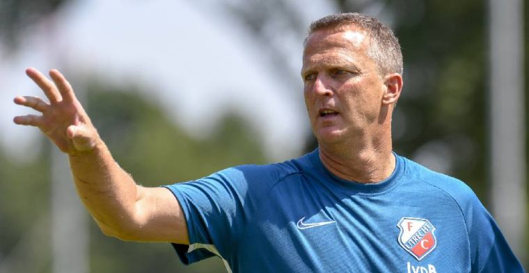 Van den Brom: 'Jammer dat iemand een transfer maakt op de eerste dag'