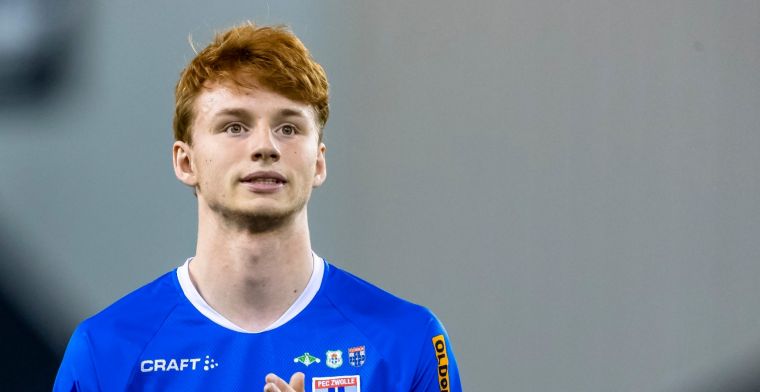 Telegraph: 'desperate' Ajax en Bayern tasten mis, Van den Berg levert 2 miljoen op