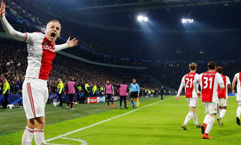 De Telegraaf: Real Madrid meldt zich bij Overmars voor Van de Beek