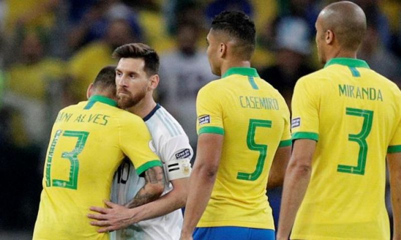 Messi denuncia el arbitraje: 'Ese tipo de tonterías nos distrajo del juego' Image: Messi denuncia el arbitraje: 'Ese tipo de tonterías nos distrajo del juego'