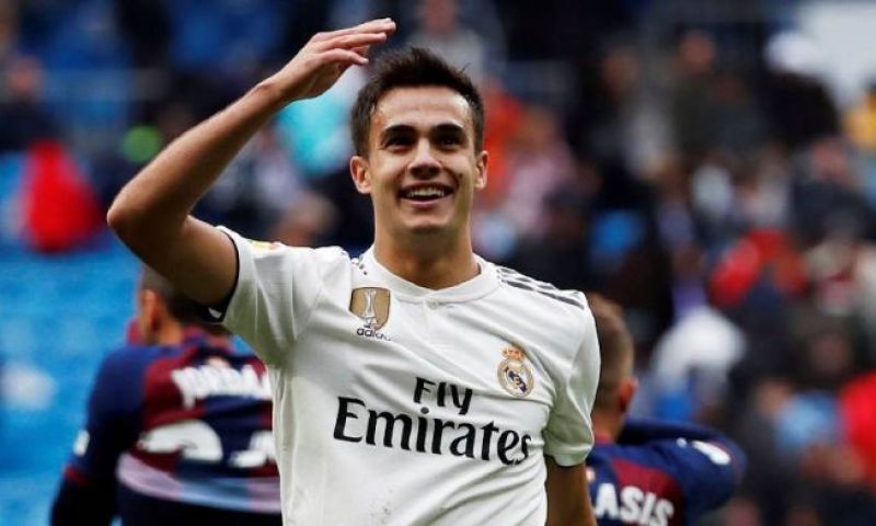 Oficial: Sevilla hace negocios con el Real y presenta a su nuevo compañero De Jong Image: Oficial: Sevilla hace negocios con el Real y presenta a su nuevo compañero De Jong
