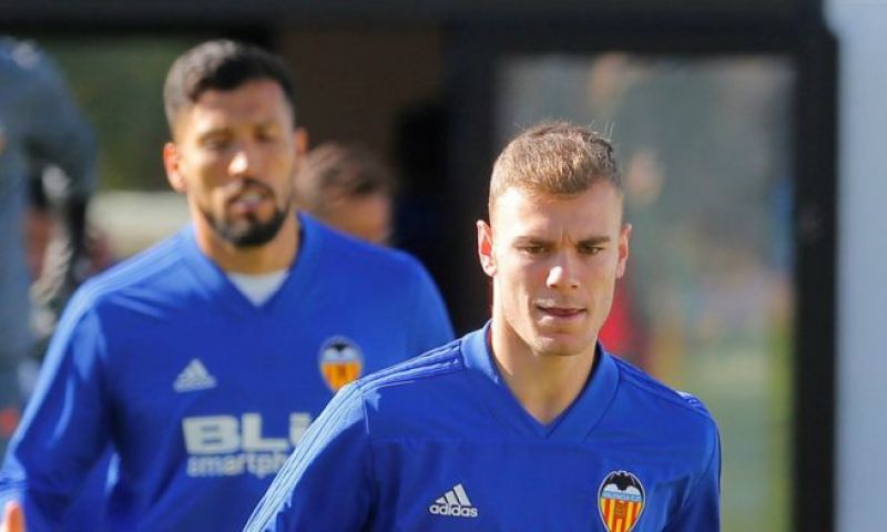 'PSV vio a Valencia girar 180 grados: Lato en régimen de alquiler a PSV' Image: 'PSV vio a Valencia girar 180 grados: Lato en régimen de alquiler a PSV'