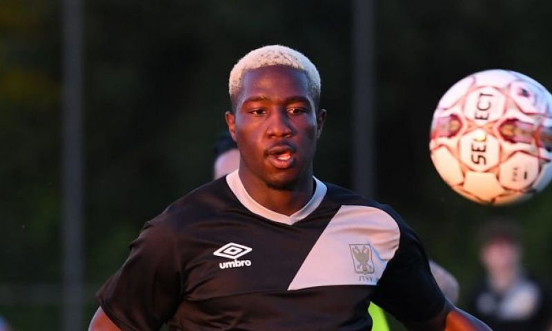 Drama in België: speler Sint-Truiden (19) overlijdt dag na oefenduel met VVV Afbeelding: Drama in België: speler Sint-Truiden (19) overlijdt dag na oefenduel met VVV