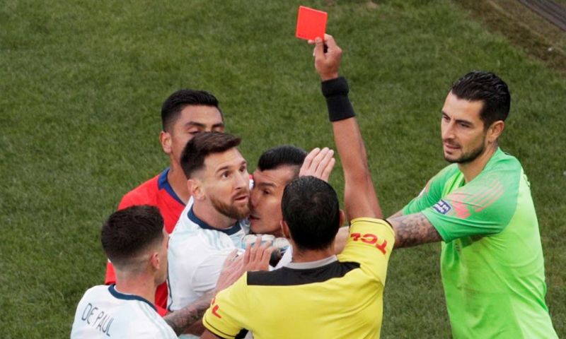 Onrust na rood Messi: CONMEBOL en Argentinië gooien met modder Afbeelding: Onrust na rood Messi: CONMEBOL en Argentinië gooien met modder