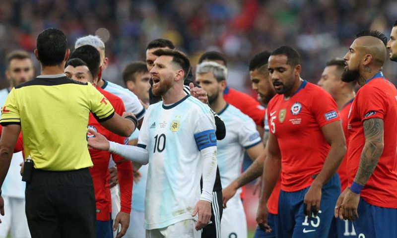 Messi riskeert schorsing van twee jaar (!) na stevige kritiek op 'corrupte bende' Afbeelding: Messi riskeert schorsing van twee jaar (!) na stevige kritiek op 'corrupte bende'
