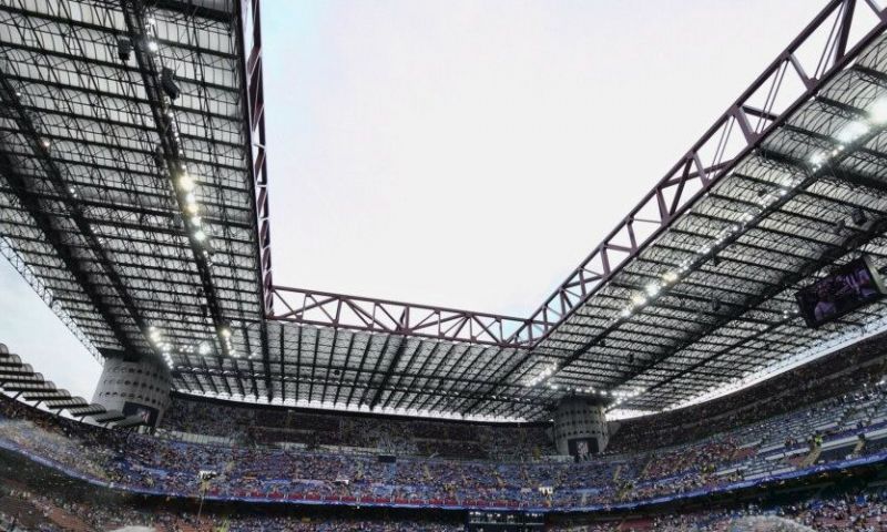 AC Milan stelt San Siro open voor Champions League-debuut De Roon en Hateboer Afbeelding: AC Milan stelt San Siro open voor Champions League-debuut De Roon en Hateboer