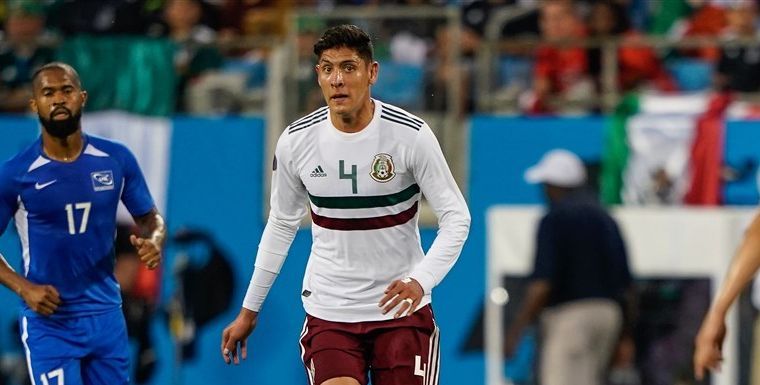 Voetbal International: Ajax wacht met officieel bod op Alvarez
