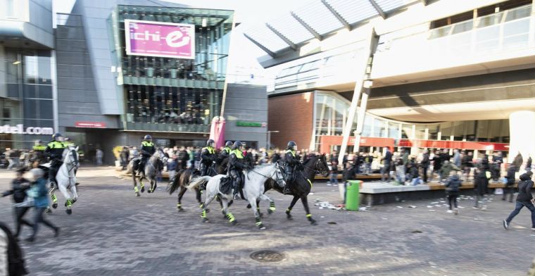 Vier Ajax-hooligans draaien de bak in na massale rellen in centrum Bratislava