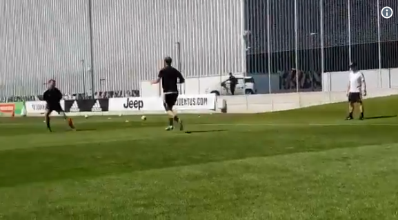 Sprinttraining Juventus gaat viral: schrijnend verschil tussen Higuain en Ronaldo