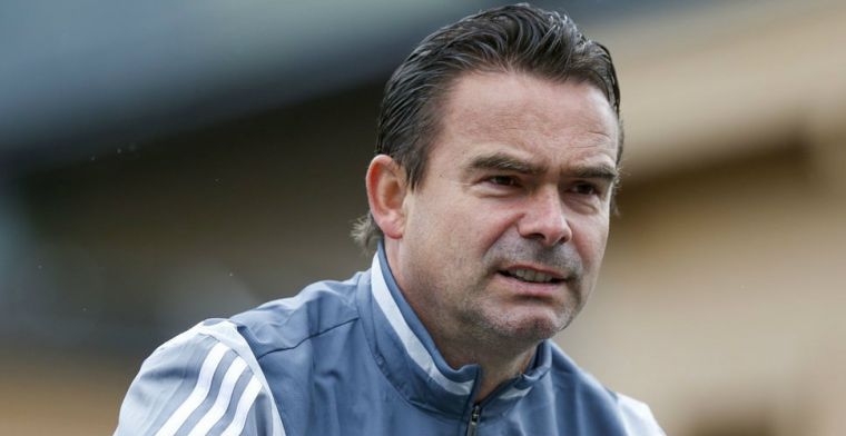 Overmars denkt aan 'gouden handdruk': 'Dan laten wij hem uit zijn contract lopen'
