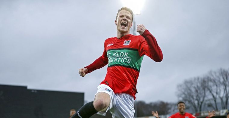 Contractverlenging bij AZ: 'Mijn plek veroveren en zoveel mogelijk goals maken'