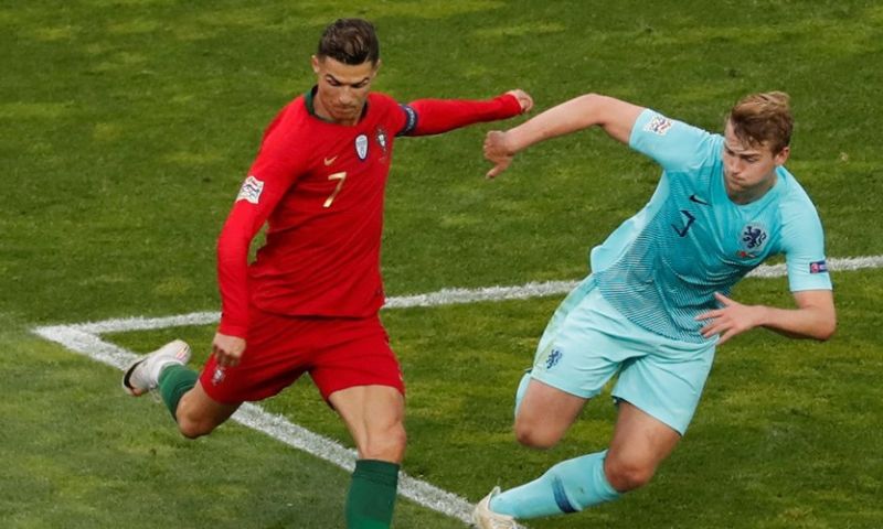 De Ligt gepresenteerd door Juventus: 'Woorden van Ronaldo groot compliment'