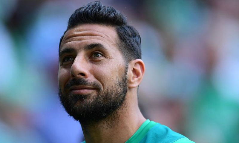 Einde van een tijdperk: Bundesliga-legende Pizarro kondigt afscheid na 24 jaar aan