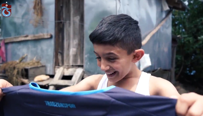 SCHITTEREND! Trabzonspor stelt nieuw shirt voor met emotioneel filmpje
