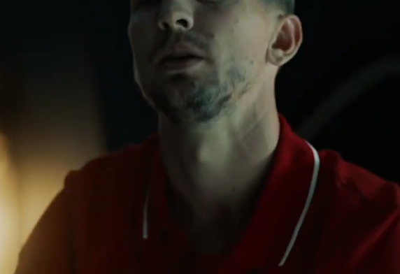 Luuk de Jong schittert in La Casa de Papel-promo: Los doy la bienvenida