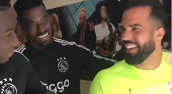 Mooi onderonsje tussen oude collega's Lamprou, Onana en Varela: Hey Kossie! Bro!