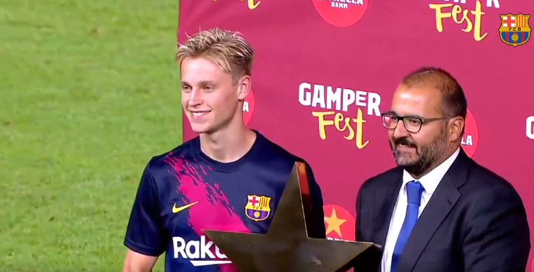 Droomdebuut in Camp Nou: De Jong maakt indruk en wordt man van de wedstrijd