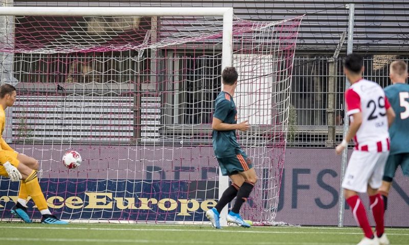 Valse start Scherpen en Jong Ajax, winst titelkandidaten NAC en De Graafschap Afbeelding: Valse start Scherpen en Jong Ajax, winst titelkandidaten NAC en De Graafschap