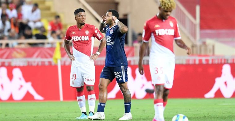 Overtuigende start van Lyon na rode kaart Fabregas en uithaal van Memphis