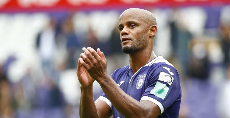 Ik vraag me af waarom ze iets proberen, je passeert Kompany toch niet