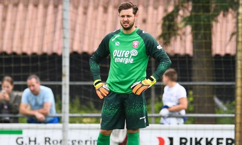 Goalie verkast naar Zuid-Afrika na sociaal appje: 'Als je nog een keeper zoekt...' Afbeelding: Goalie verkast naar Zuid-Afrika na sociaal appje: 'Als je nog een keeper zoekt...'