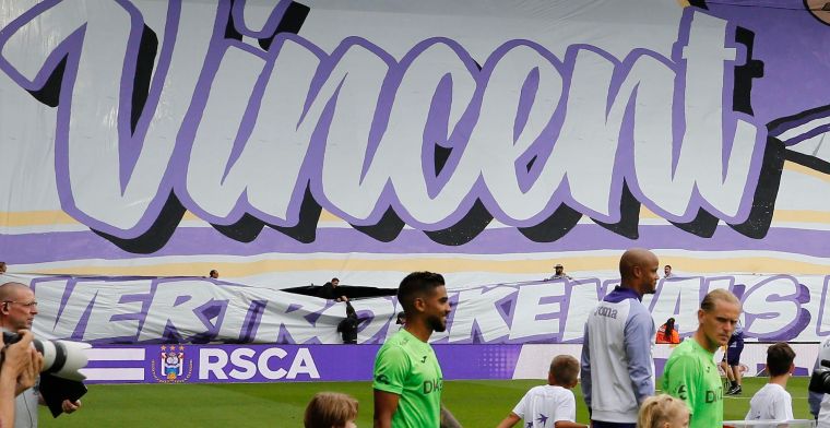 Complimenten voor Kompany: Hij speelt met de vingers in de neus