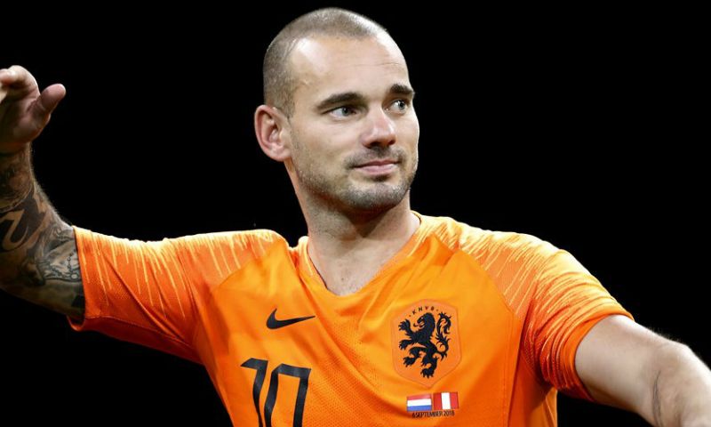 Sneijder trekt conclusie na bezoek aan Van Bommel: 'Je ziet dat het pittig is' Afbeelding: Sneijder trekt conclusie na bezoek aan Van Bommel: 'Je ziet dat het pittig is'