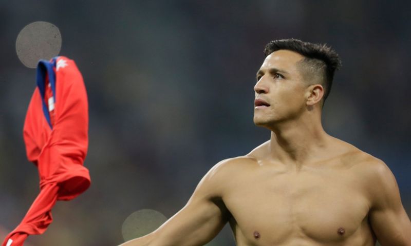 'United en megamiskoop Sánchez van elkaar verlost: huurdeal met optie tot koop' Afbeelding: 'United en megamiskoop Sánchez van elkaar verlost: huurdeal met optie tot koop'