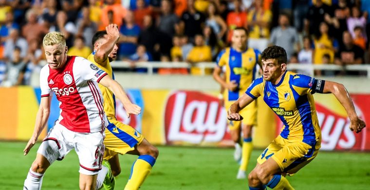 Derksen hekelt Ten Hag na 'wanprestatie': 'Hij staat daar met een somber gezicht'