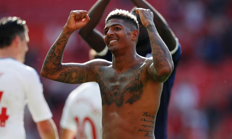 Van Aanholt schrijft historie op Old Trafford: Afbeelding: Van Aanholt schrijft historie op Old Trafford: