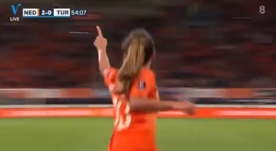 Smullen bij Oranje: Van de Donk rondt prachtig af na sublieme pass van Spitse