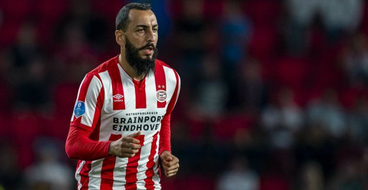 Hilariteit in Engeland om PSV-spits Mitroglou: Hij kon niet stoppen met eten
