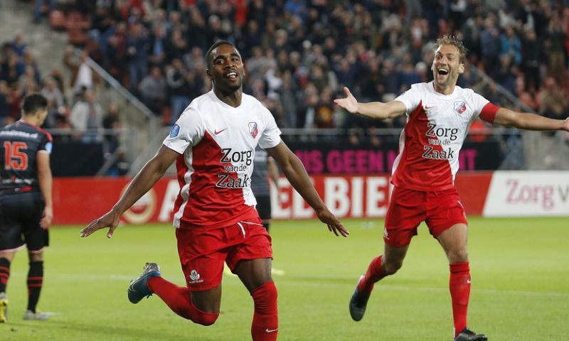 FC Utrecht scoort twee keer uit een hoekschop en legt Emmen over de knie Afbeelding: FC Utrecht scoort twee keer uit een hoekschop en legt Emmen over de knie