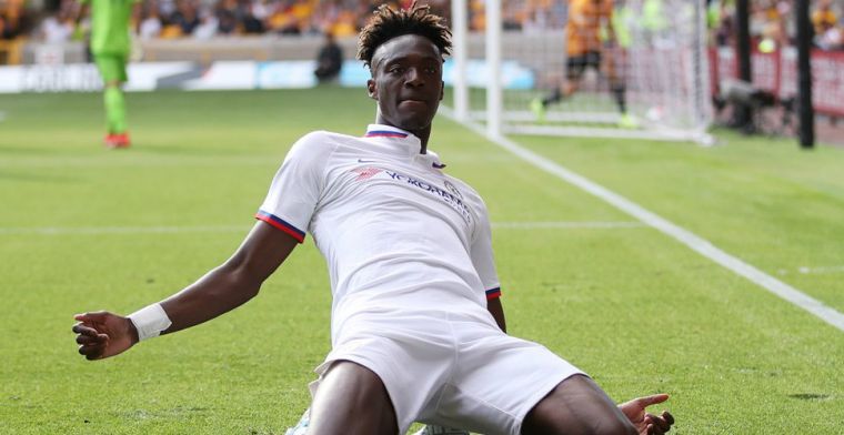Abraham grijpt hoofdrol met hattrick én eigen goal, ongelukkig moment Van Aanholt