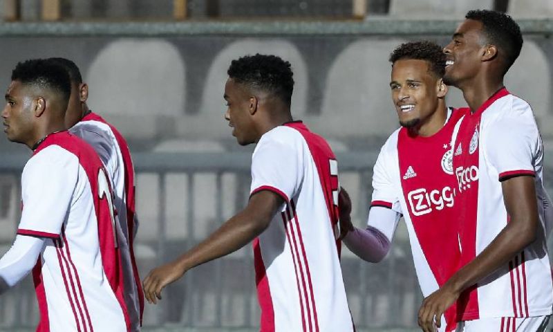 Jong Ajax verslaat Jong PSV, Van Hooijdonk de held van NAC, NEC mazzelt Afbeelding: Jong Ajax verslaat Jong PSV, Van Hooijdonk de held van NAC, NEC mazzelt
