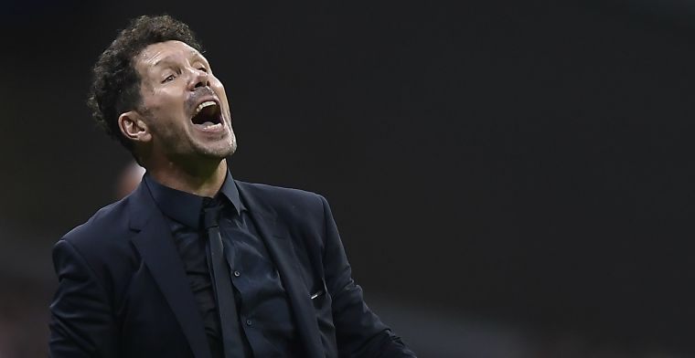 Simeone maakt kennis met Groningse arbiter: 'Normaal, dat vond ik al heel wat'