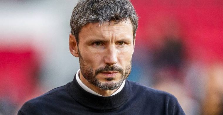 Van Bommel luistert aandachtig naar analyse De Mos: 'Zo Ajax doodsteken'