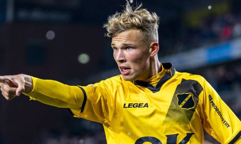 'Ik hield Van Hooijdonk na maandag al met beide benen op de grond' Afbeelding: 'Ik hield Van Hooijdonk na maandag al met beide benen op de grond'