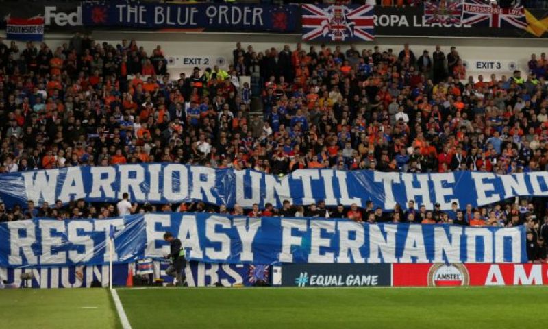 Fans mogen laatste eer bewijzen aan Ricksen: rouwstoet houdt halt bij Ibrox Afbeelding: Fans mogen laatste eer bewijzen aan Ricksen: rouwstoet houdt halt bij Ibrox