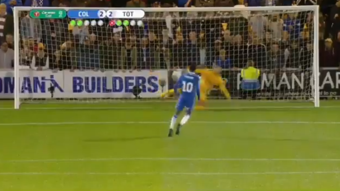 Gazzaniga scheldt Colchester-spits verrot na dramatische, misplaatste panenka