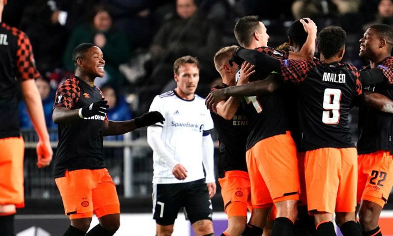 Noorse media buigen het hoofd: Afbeelding: Noorse media buigen het hoofd:
